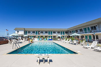 The Jetty Motel and swimming pool