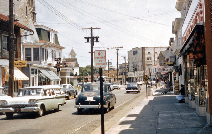 The Washington Street Mall as it appeared in the 1950s. In this photograph you can also see the buildings that were demolished to make way for the Victorian Towers.
