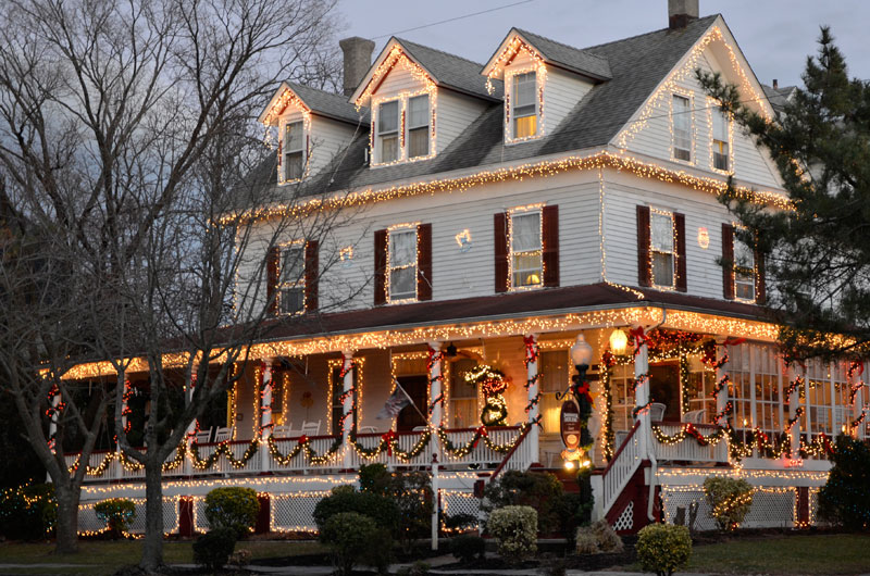 All dressed up in holiday lights – CapeMay.com Blog