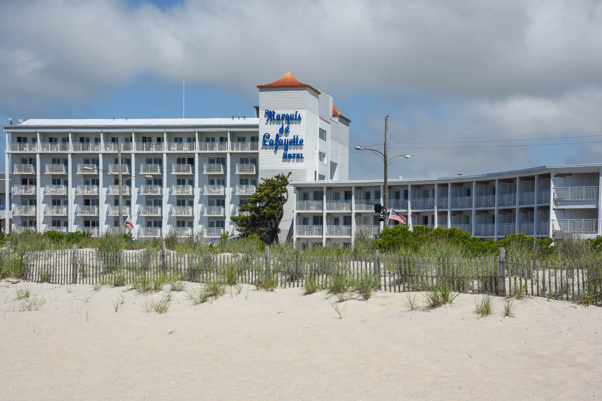 The Barefoot Bar at The Marquis de Lafayette Hotel