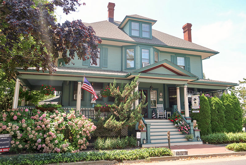 Exterior of Captain Mey's Inn