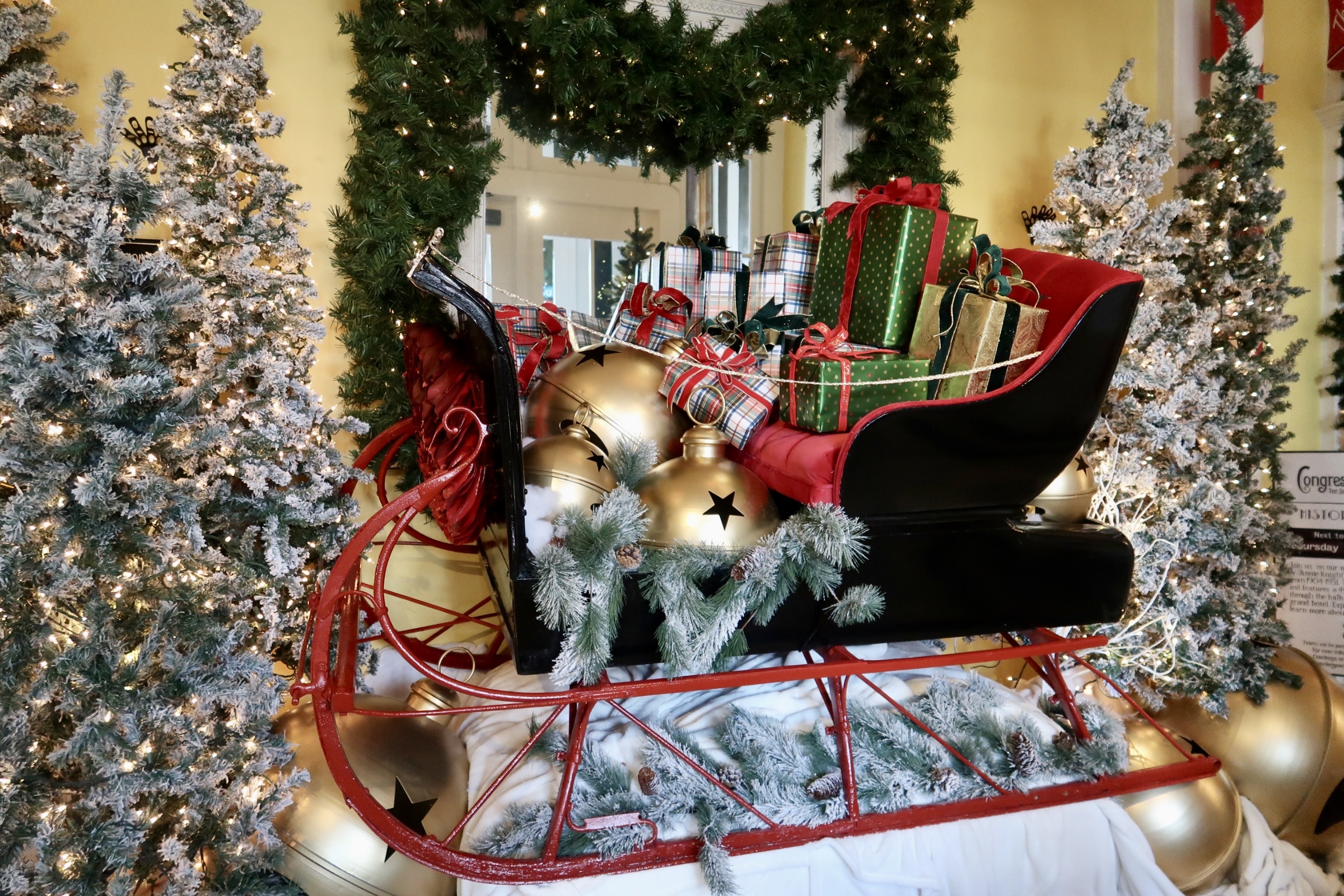 Sleigh filled with presents Congress Hall Christmas decorations