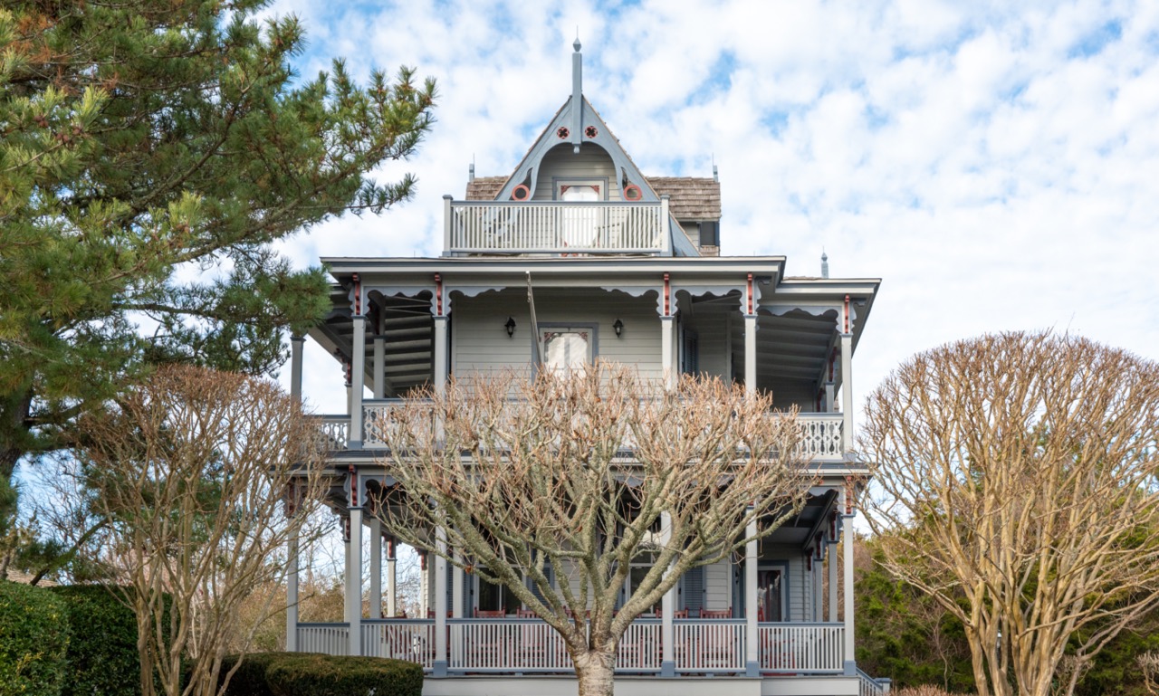 Sunny Afternoon in Cape May Point looking at a house